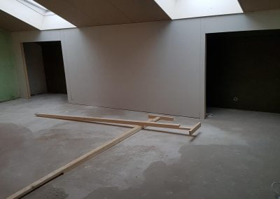 knieschotten achter het bed 3108 Design Hilversum